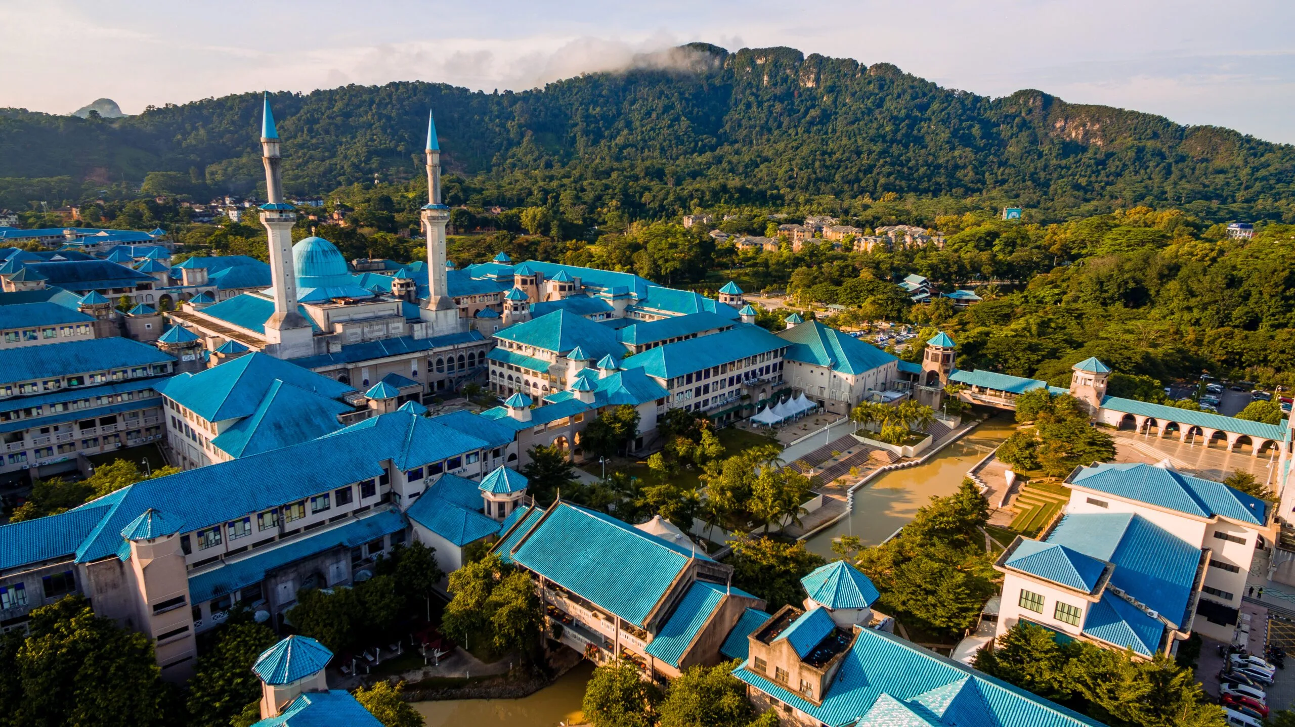 International Islamic University Malaysia Universiti Sains Malaysia